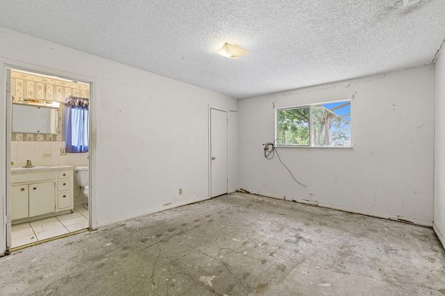 2405 Grace ST, Taylor, TX 76574