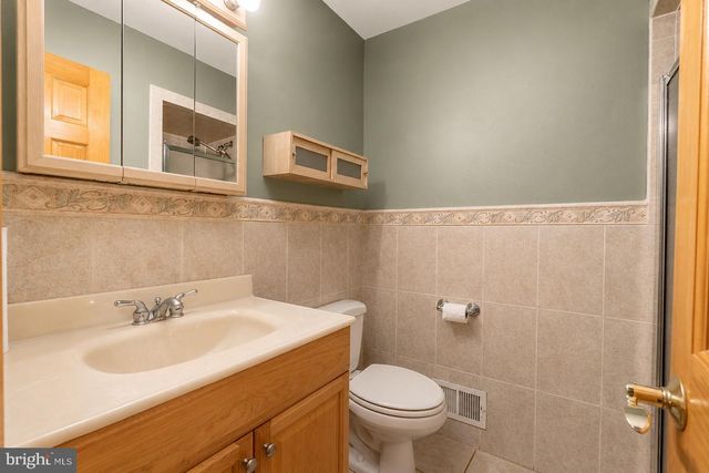 14 HARMON RD, Edison, NJ 08837