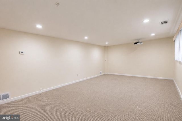 14 HARMON RD, Edison, NJ 08837
