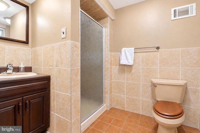 14 HARMON RD, Edison, NJ 08837