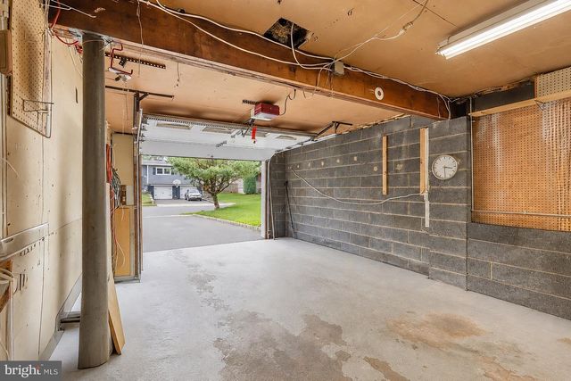 14 HARMON RD, Edison, NJ 08837