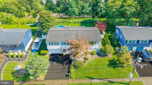 14 HARMON RD, Edison, NJ 08837