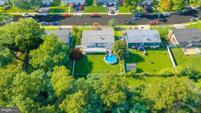 14 HARMON RD, Edison, NJ 08837