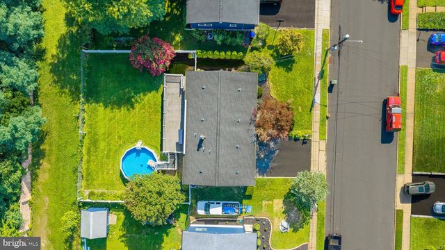 14 HARMON RD, Edison, NJ 08837