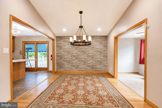 14 HARMON RD, Edison, NJ 08837