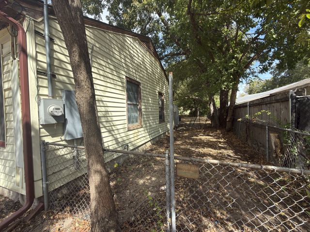 8367 Transit Street, Dallas, TX 75217