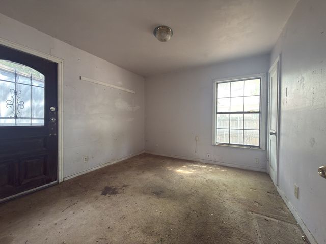 8367 Transit Street, Dallas, TX 75217