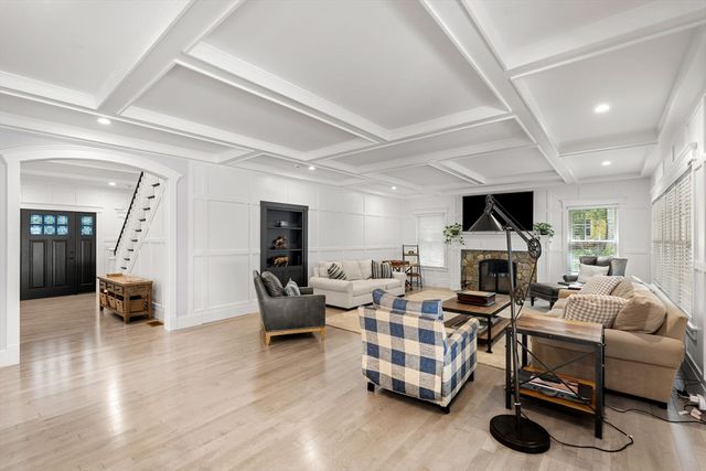 190 Bedford Rd, Lincoln, MA 01773