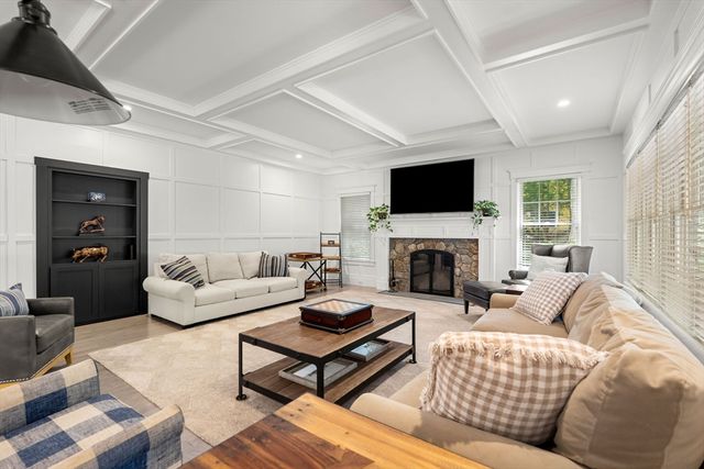 190 Bedford Rd, Lincoln, MA 01773