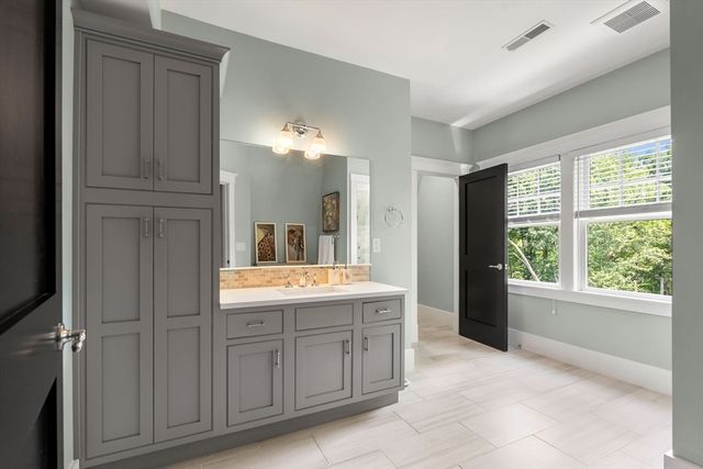 190 Bedford Rd, Lincoln, MA 01773