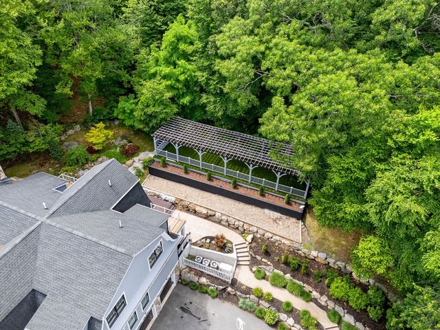 190 Bedford Rd, Lincoln, MA 01773