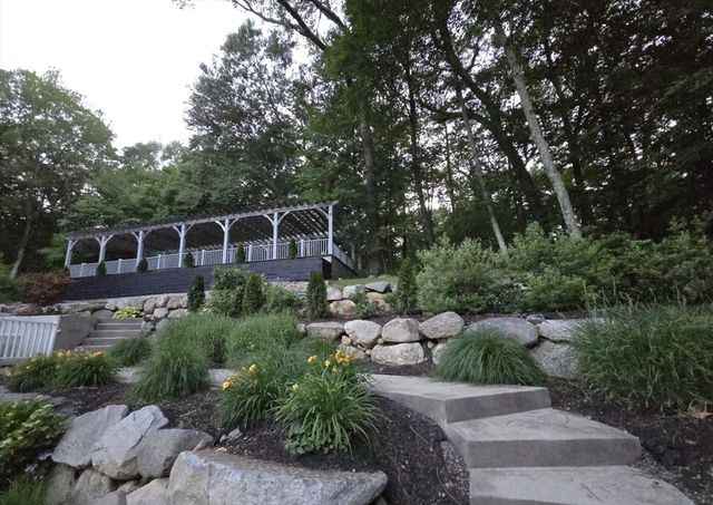 190 Bedford Rd, Lincoln, MA 01773