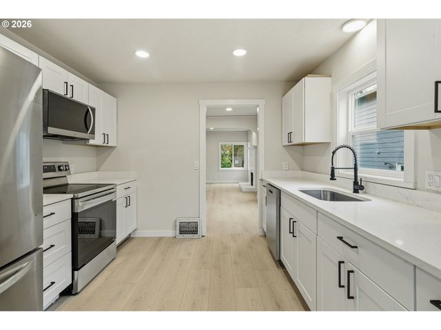 6240 Sw LOMBARD Ave, Beaverton, OR 97008