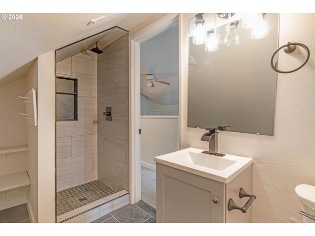 6240 Sw LOMBARD Ave, Beaverton, OR 97008