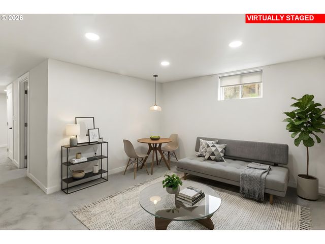 6240 Sw LOMBARD Ave, Beaverton, OR 97008