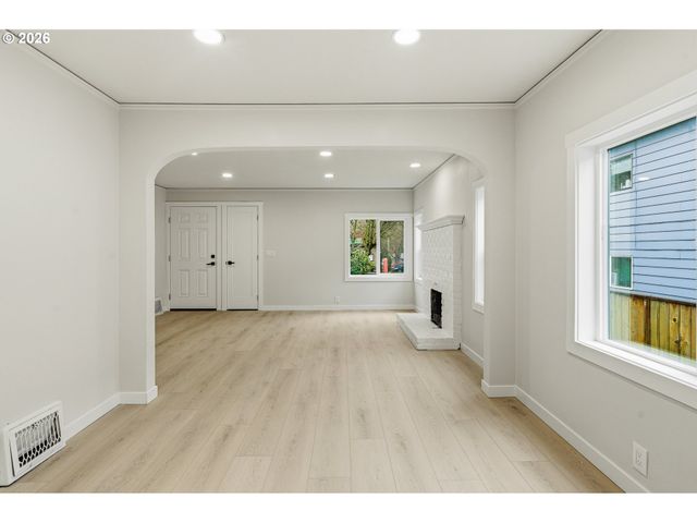 6240 Sw LOMBARD Ave, Beaverton, OR 97008