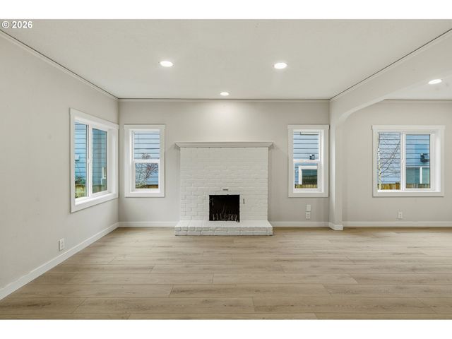 6240 Sw LOMBARD Ave, Beaverton, OR 97008