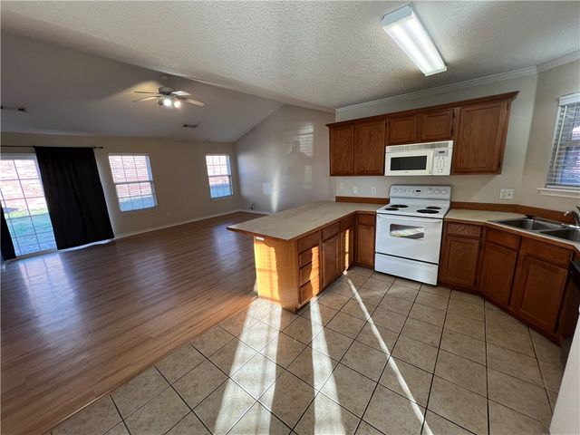 235 Ravenwood Boulevard, Siloam Springs, AR 72761