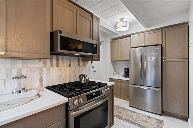 1860 Sherman Avenue 5NW, Evanston, IL 60201