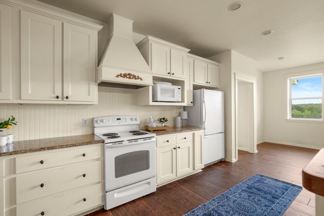498 N County Line RD, Elgin, TX 78621