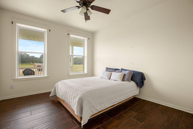 498 N County Line RD, Elgin, TX 78621