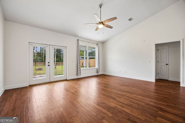 208 Waters Edge Drive, Kingsland, GA 31548