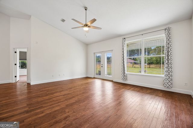 208 Waters Edge Drive, Kingsland, GA 31548