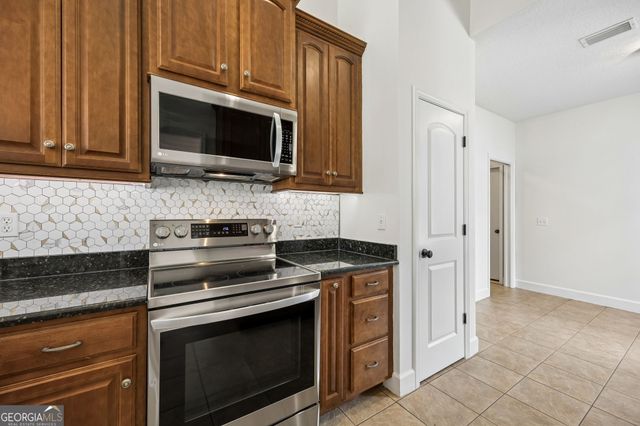 208 Waters Edge Drive, Kingsland, GA 31548