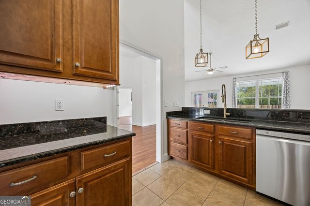 208 Waters Edge Drive, Kingsland, GA 31548