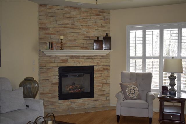 1 Lillian Lane, Bella Vista, AR 72715