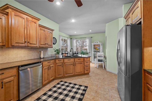 1 Lillian Lane, Bella Vista, AR 72715