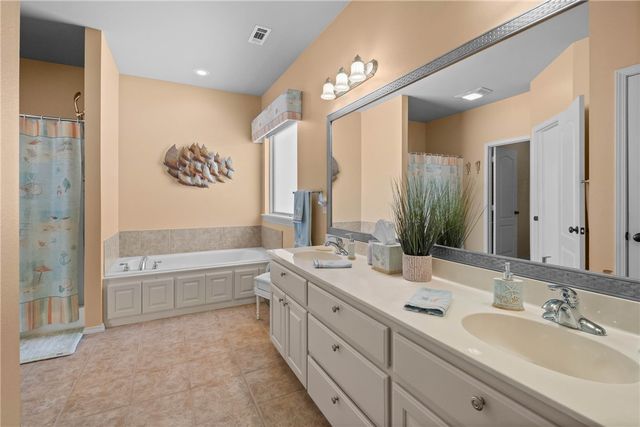 1 Lillian Lane, Bella Vista, AR 72715