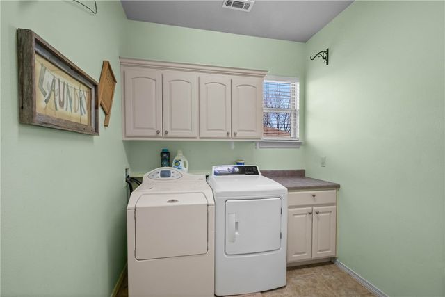 1 Lillian Lane, Bella Vista, AR 72715