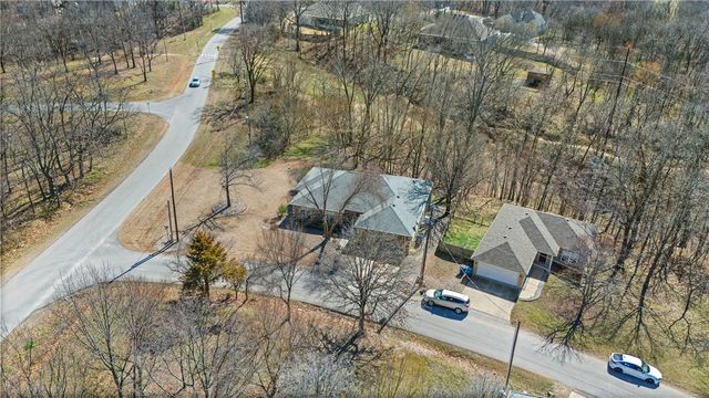 1 Lillian Lane, Bella Vista, AR 72715