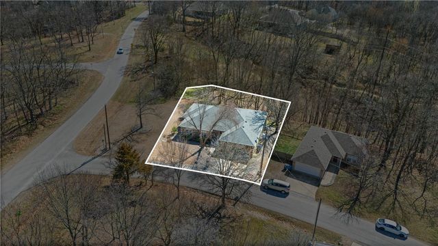 1 Lillian Lane, Bella Vista, AR 72715