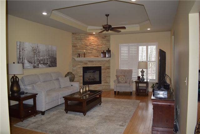 1 Lillian Lane, Bella Vista, AR 72715