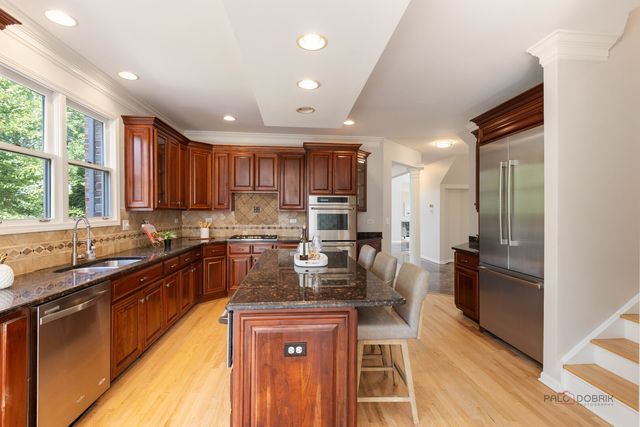 818 W Lukas Avenue, Palatine, IL 60067