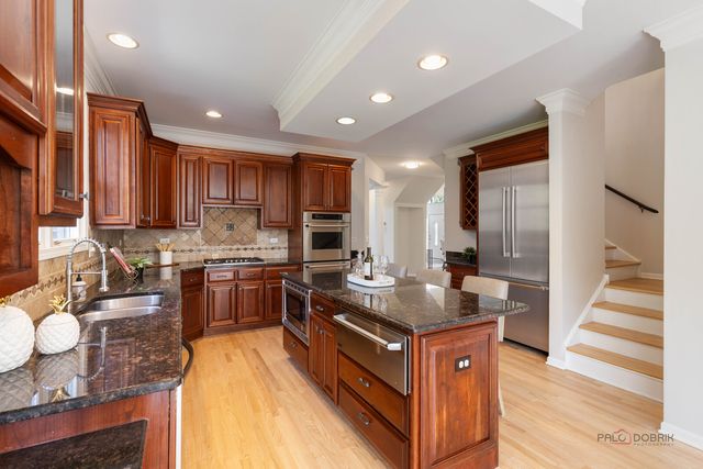 818 W Lukas Avenue, Palatine, IL 60067