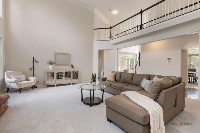818 W Lukas Avenue, Palatine, IL 60067