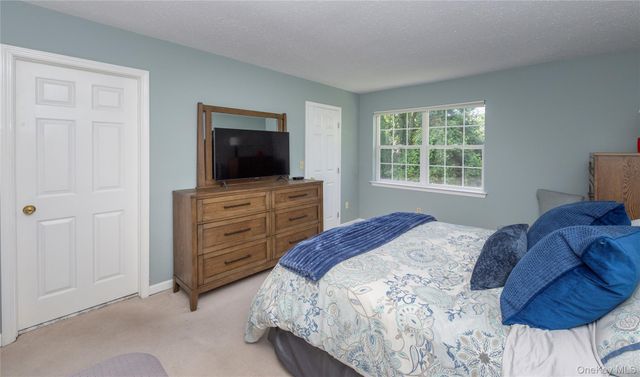 16 Evergreen Way, Pawling, NY 12564
