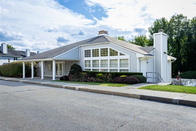 16 Evergreen Way, Pawling, NY 12564