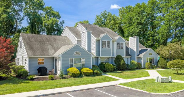 16 Evergreen Way, Pawling, NY 12564