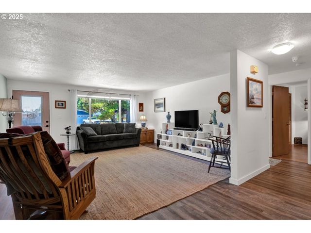1680 W PARK Dr, Florence, OR 97439