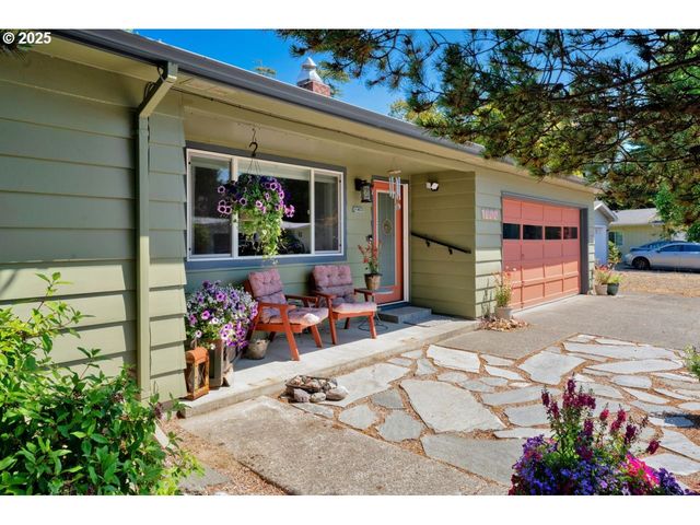 1680 W PARK Dr, Florence, OR 97439