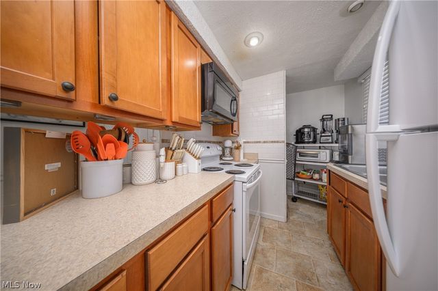 270 E Cassell Avenue, Barberton, OH 44203