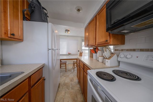 270 E Cassell Avenue, Barberton, OH 44203