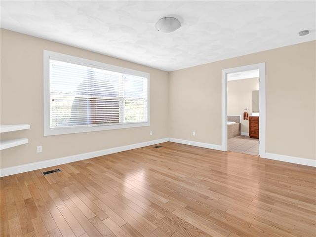 550 Seven Mile Road, Scituate, RI 02831