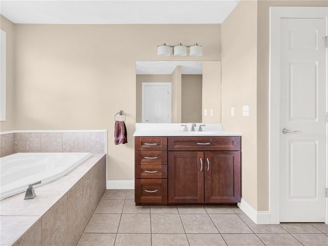550 Seven Mile Road, Scituate, RI 02831