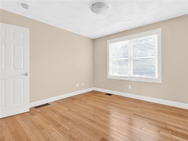 550 Seven Mile Road, Scituate, RI 02831