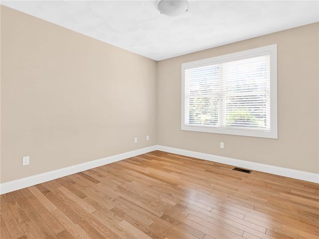 550 Seven Mile Road, Scituate, RI 02831